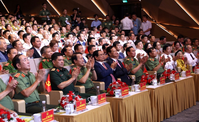 Thủ tướng Phạm Minh Chính: Công an nhân dân là "điểm tựa bình yên" của nhân dân- Ảnh 1. Thủ tướng Phạm Minh Chính: Công an nhân dân là "điểm tựa bình yên" của nhân dân- Ảnh 1.