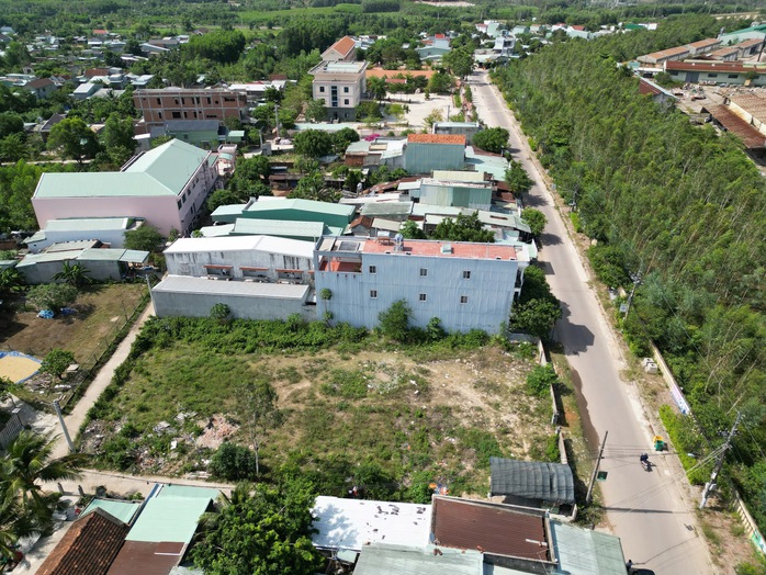 "Phù phép" trong quản lý đất đai, xây dựng- Ảnh 1. "Phù phép" trong quản lý đất đai, xây dựng- Ảnh 1.