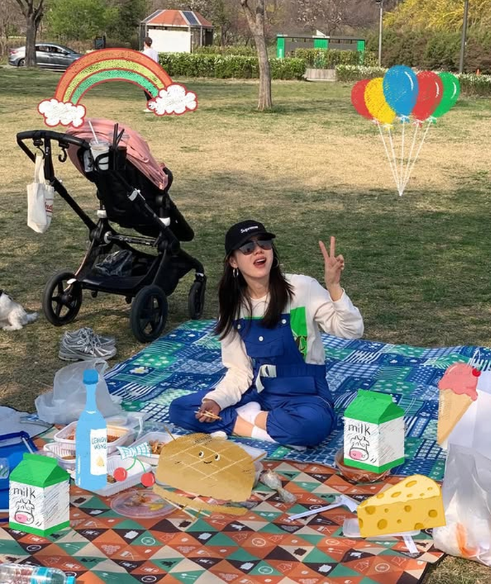 "Chị đẹp" Son Ye-jin chia sẻ khoảnh khắc ấm áp bên con- Ảnh 2. "Chị đẹp" Son Ye-jin chia sẻ khoảnh khắc ấm áp bên con- Ảnh 2.