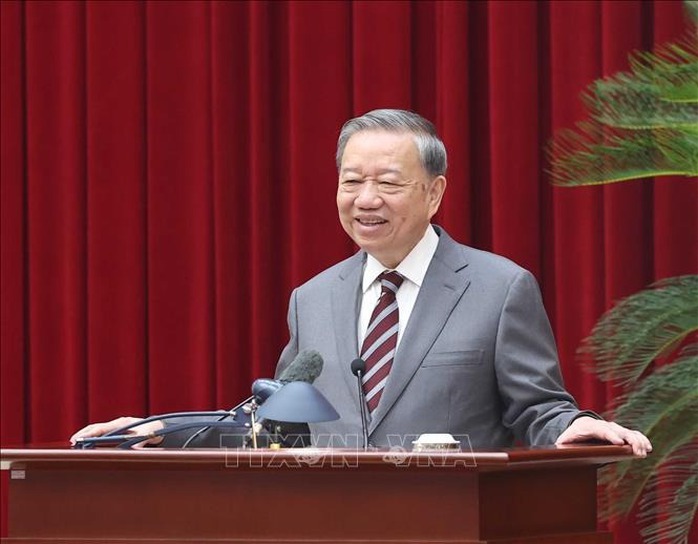 Tổng Bí thư Tô Lâm: Trí thức, nhà khoa học, văn nghệ sĩ là mạch nguồn cho sự trường tồn của đất nước- Ảnh 3. Tổng Bí thư Tô Lâm: Trí thức, nhà khoa học, văn nghệ sĩ là mạch nguồn cho sự trường tồn của đất nước- Ảnh 3.