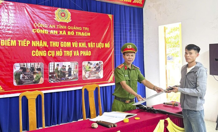 Vũ khí và thuốc nổ bất ngờ xuất hiện ở xã Bố Trạch , Quảng Trị - Ảnh 1. Vũ khí và thuốc nổ bất ngờ xuất hiện ở xã Bố Trạch , Quảng Trị - Ảnh 1.