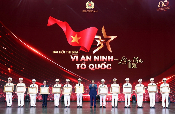 Thủ tướng Phạm Minh Chính: Công an nhân dân là "điểm tựa bình yên" của nhân dân- Ảnh 3. Thủ tướng Phạm Minh Chính: Công an nhân dân là "điểm tựa bình yên" của nhân dân- Ảnh 3.
