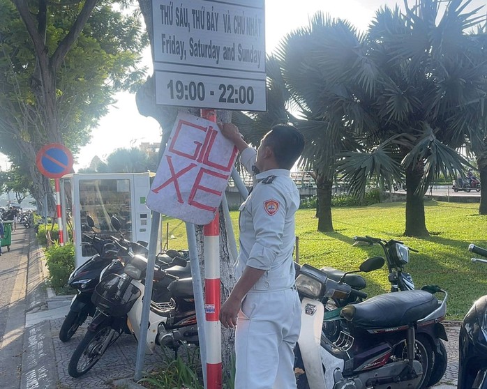 Đà Nẵng: Rác ùn ứ sau “phố đêm”, hình ảnh phản cảm vào mỗi sáng- Ảnh 6. Đà Nẵng: Rác ùn ứ sau “phố đêm”, hình ảnh phản cảm vào mỗi sáng- Ảnh 6.