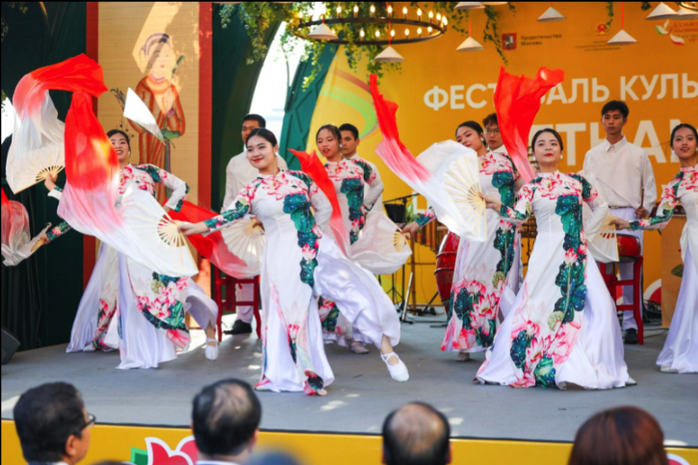 Phu nhân Tổng Bí thư dự Lễ hội Văn hóa Việt Nam tại Moscow- Ảnh 5. Phu nhân Tổng Bí thư dự Lễ hội Văn hóa Việt Nam tại Moscow- Ảnh 5.