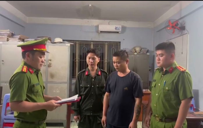 Bắt khẩn cấp tài xế cố tình lạng lách, đánh võng ở TP HCM- Ảnh 1. Bắt khẩn cấp tài xế cố tình lạng lách, đánh võng ở TP HCM- Ảnh 1.