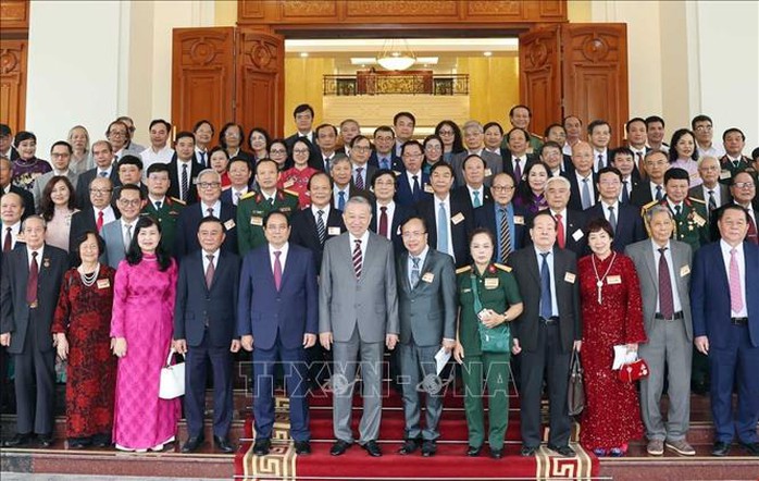 Tổng Bí thư Tô Lâm: Trí thức, nhà khoa học, văn nghệ sĩ là mạch nguồn cho sự trường tồn của đất nước- Ảnh 1. Tổng Bí thư Tô Lâm: Trí thức, nhà khoa học, văn nghệ sĩ là mạch nguồn cho sự trường tồn của đất nước- Ảnh 1.