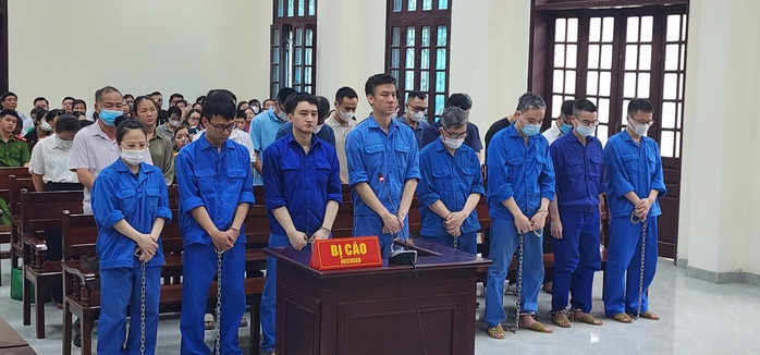 Xét xử vụ 14 cựu cán bộ hải quan tiếp tay cho buôn lậu- Ảnh 2.