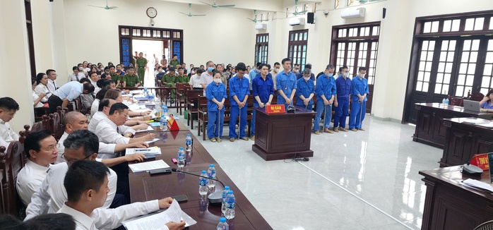 Xét xử vụ 14 cựu cán bộ hải quan tiếp tay cho buôn lậu- Ảnh 3.