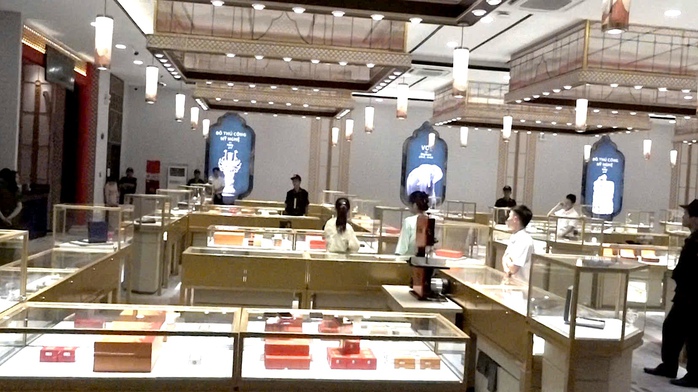 Người Trung Quốc nghi buôn bán hàng giả, ngà voi, vảy tê tê tại Nha Trang- Ảnh 1. Người Trung Quốc nghi buôn bán hàng giả, ngà voi, vảy tê tê tại Nha Trang- Ảnh 1.
