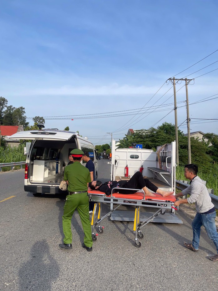 Công an xã ở Đà Nẵng kịp thời đưa thai phụ bị tai nạn đi cấp cứu- Ảnh 1. Công an xã ở Đà Nẵng kịp thời đưa thai phụ bị tai nạn đi cấp cứu- Ảnh 1.