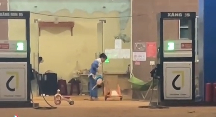 Bãi nại cho người xách ngược cháu bé 16 tháng tuổi ném xuống nền bê-tông - Ảnh 1. Bãi nại cho người xách ngược cháu bé 16 tháng tuổi ném xuống nền bê-tông - Ảnh 1.