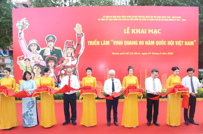 Triển lãm Vinh quang 80 năm Quốc hội Việt Nam tại TP HCM - Ảnh 1. Triển lãm Vinh quang 80 năm Quốc hội Việt Nam tại TP HCM - Ảnh 1.