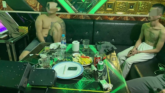 Bí mật sau cánh cửa phòng hát VIP 5 ở karaoke P.S- Ảnh 1. Bí mật sau cánh cửa phòng hát VIP 5 ở karaoke P.S- Ảnh 1.