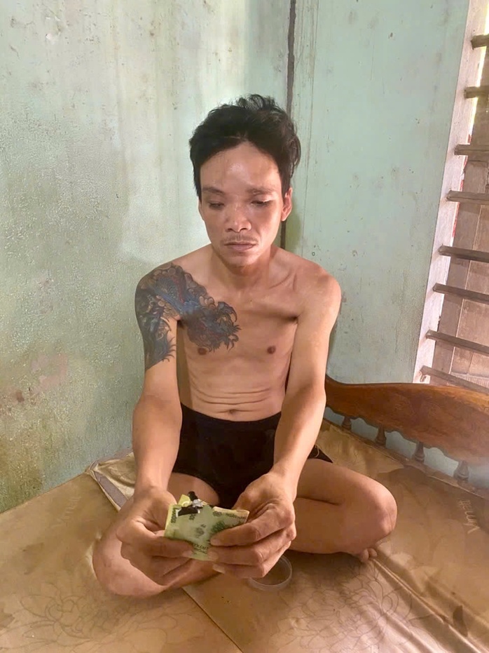 Vạch trần bí mật đằng sau đối tượng có biệt danh Hiếu "lé"- Ảnh 2. Vạch trần bí mật đằng sau đối tượng có biệt danh Hiếu "lé"- Ảnh 2.