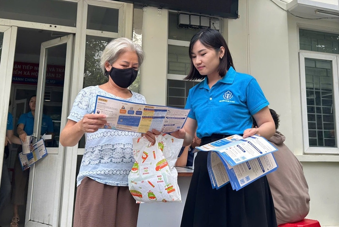 Giúp lao động nghèo tiếp cận lương hưu - Ảnh 1.