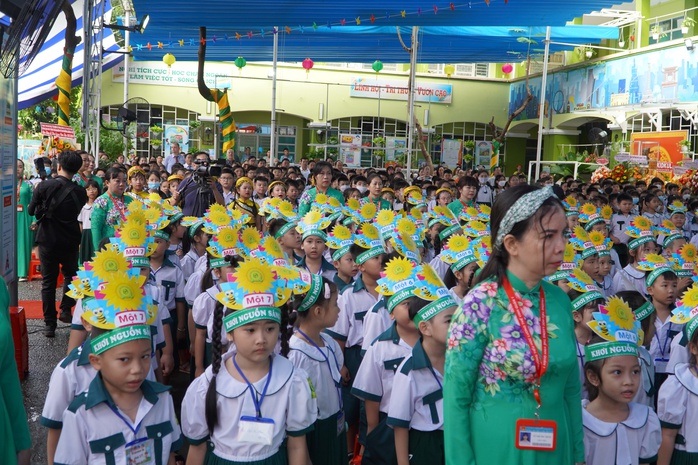 Bộ GD-ĐT: Thực hiện điều động, biệt phái, thuyên chuyển giáo viên dạy liên trường- Ảnh 1.