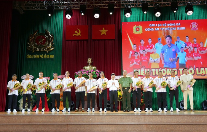 CLB Công an TP HCM ra quân hoành tráng trước mùa giải mới - Ảnh 4.