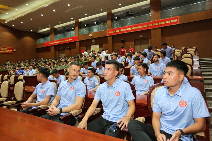 CLB Công an TP HCM ra quân hoành tráng trước mùa giải mới - Ảnh 5.