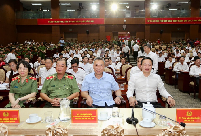 CLB Công an TP HCM ra quân hoành tráng trước mùa giải mới - Ảnh 6.