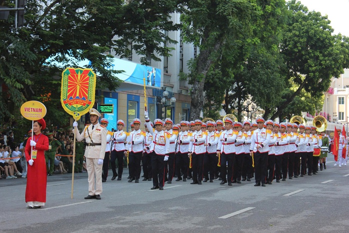 Kỵ binh diễu hành trong Nhạc hội Cảnh sát Thế giới 2025 rực rỡ bên hồ Gươm- Ảnh 6. Kỵ binh diễu hành trong Nhạc hội Cảnh sát Thế giới 2025 rực rỡ bên hồ Gươm- Ảnh 6.