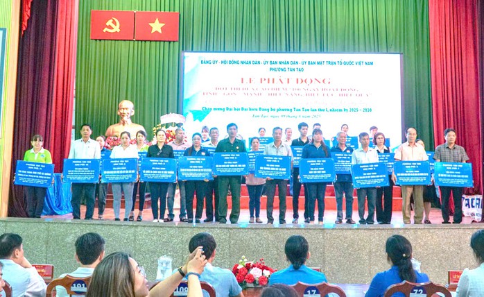 Ấm áp chương trình chăm lo an sinh xã hội tại phường Tân Tạo - Ảnh 2. Ấm áp chương trình chăm lo an sinh xã hội tại phường Tân Tạo - Ảnh 2.