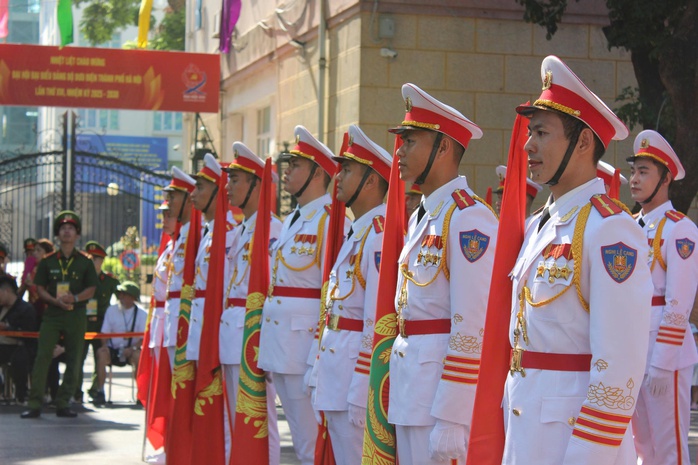 Kỵ binh diễu hành trong Nhạc hội Cảnh sát Thế giới 2025 rực rỡ bên hồ Gươm- Ảnh 4. Kỵ binh diễu hành trong Nhạc hội Cảnh sát Thế giới 2025 rực rỡ bên hồ Gươm- Ảnh 4.