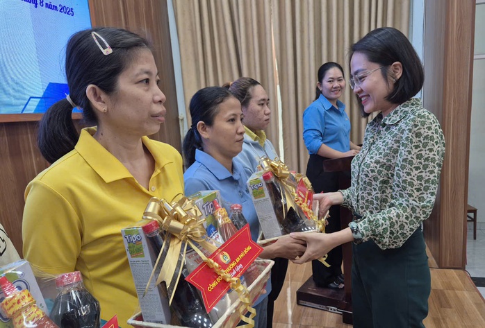 Đẩy mạnh chăm lo cho người lao động sau khi kiện toàn bộ máy Công đoàn phường, xã - Ảnh 3.