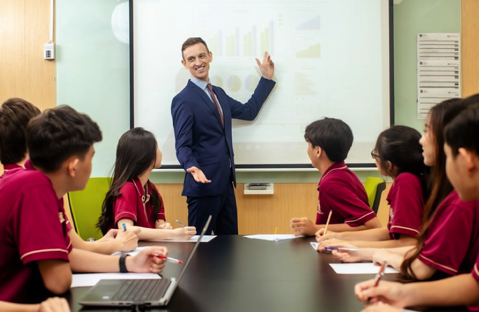 Quy định mới về dạy và học bằng tiếng nước ngoài từ 25-9- Ảnh 1. Quy định mới về dạy và học bằng tiếng nước ngoài từ 25-9- Ảnh 1.