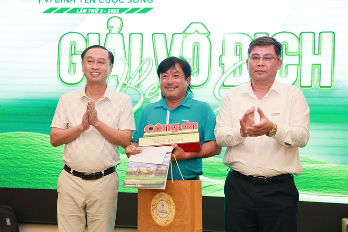 Giải Golf "Vì bình yên cuộc sống" hỗ trợ xây dựng, sửa chữa nhà ở cho cán bộ, chiến sĩ công an- Ảnh 3. Giải Golf "Vì bình yên cuộc sống" hỗ trợ xây dựng, sửa chữa nhà ở cho cán bộ, chiến sĩ công an- Ảnh 3.