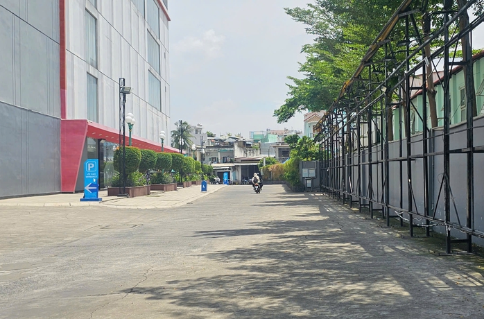 TP HCM: Từ cái "nhìn đểu" trong đêm, 2 nhóm người lao vào đánh nhau- Ảnh 1. TP HCM: Từ cái "nhìn đểu" trong đêm, 2 nhóm người lao vào đánh nhau- Ảnh 1.