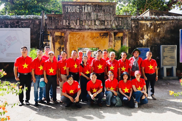 Hình ảnh Chi bộ Tòa soạn Báo Người Lao Động về nguồn tại Côn Đảo- Ảnh 6. Hình ảnh Chi bộ Tòa soạn Báo Người Lao Động về nguồn tại Côn Đảo- Ảnh 6.