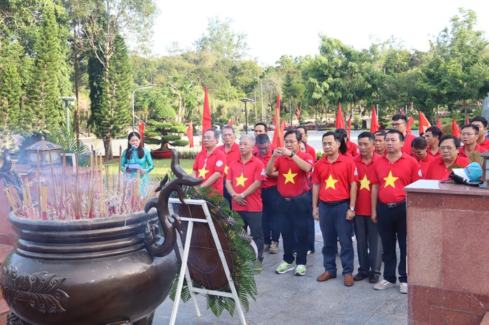Hình ảnh Chi bộ Tòa soạn Báo Người Lao Động về nguồn tại Côn Đảo- Ảnh 2. Hình ảnh Chi bộ Tòa soạn Báo Người Lao Động về nguồn tại Côn Đảo- Ảnh 2.
