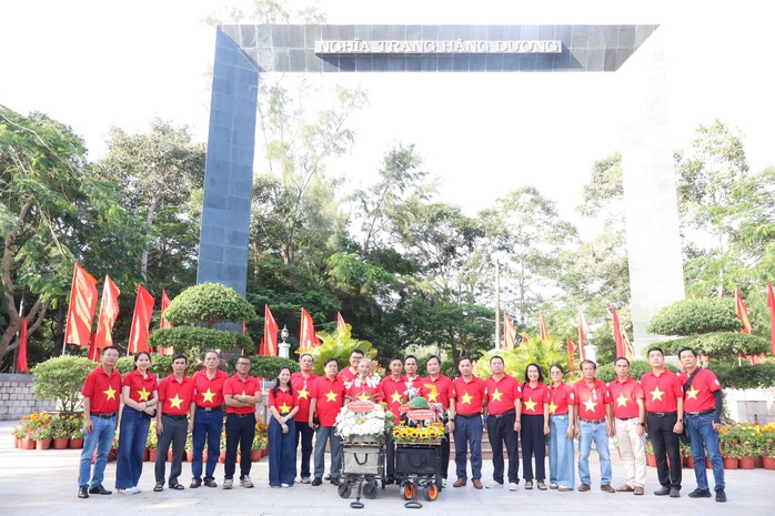 Hình ảnh Chi bộ Tòa soạn Báo Người Lao Động về nguồn tại Côn Đảo- Ảnh 3. Hình ảnh Chi bộ Tòa soạn Báo Người Lao Động về nguồn tại Côn Đảo- Ảnh 3.
