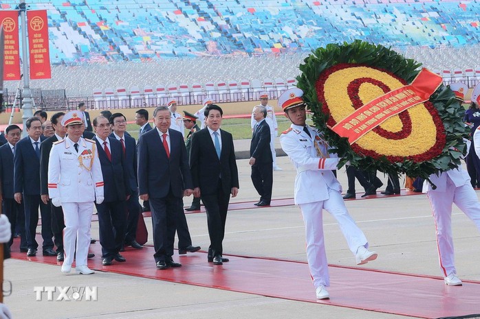 80 năm Quốc khánh: Lãnh đạo Đảng, Nhà nước vào Lăng viếng Chủ tịch Hồ Chí Minh- Ảnh 5. 80 năm Quốc khánh: Lãnh đạo Đảng, Nhà nước vào Lăng viếng Chủ tịch Hồ Chí Minh- Ảnh 5.