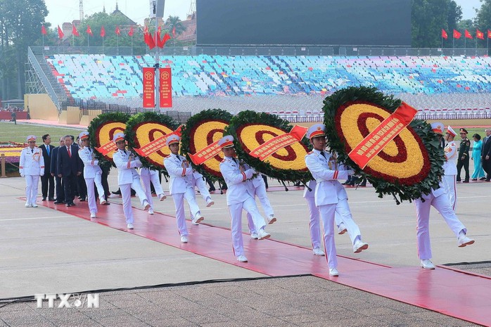 80 năm Quốc khánh: Lãnh đạo Đảng, Nhà nước vào Lăng viếng Chủ tịch Hồ Chí Minh- Ảnh 4. 80 năm Quốc khánh: Lãnh đạo Đảng, Nhà nước vào Lăng viếng Chủ tịch Hồ Chí Minh- Ảnh 4.