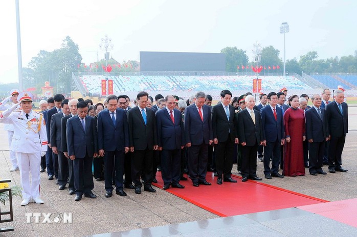 80 năm Quốc khánh: Lãnh đạo Đảng, Nhà nước vào Lăng viếng Chủ tịch Hồ Chí Minh- Ảnh 1. 80 năm Quốc khánh: Lãnh đạo Đảng, Nhà nước vào Lăng viếng Chủ tịch Hồ Chí Minh- Ảnh 1.