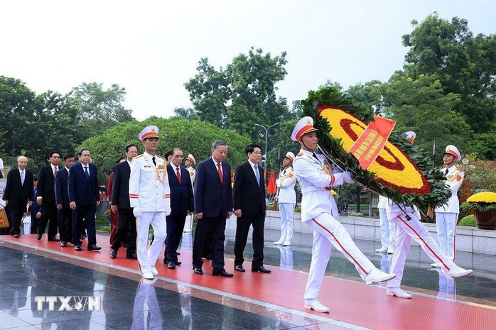 80 năm Quốc khánh: Lãnh đạo Đảng, Nhà nước vào Lăng viếng Chủ tịch Hồ Chí Minh- Ảnh 6. 80 năm Quốc khánh: Lãnh đạo Đảng, Nhà nước vào Lăng viếng Chủ tịch Hồ Chí Minh- Ảnh 6.