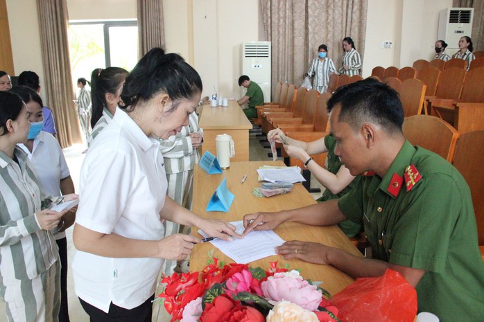 Đặc xá phạm nhân tại Huế nhân dịp Quốc khánh 2 - 9 năm 2025 - Ảnh 2. Đặc xá phạm nhân tại Huế nhân dịp Quốc khánh 2 - 9 năm 2025 - Ảnh 2.