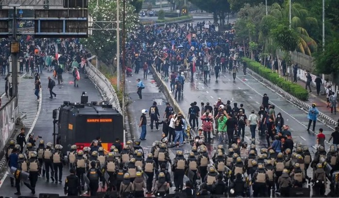 Indonesia siết chặt an ninh sau nhiều ngày biểu tình chết người- Ảnh 1. Indonesia siết chặt an ninh sau nhiều ngày biểu tình chết người- Ảnh 1.