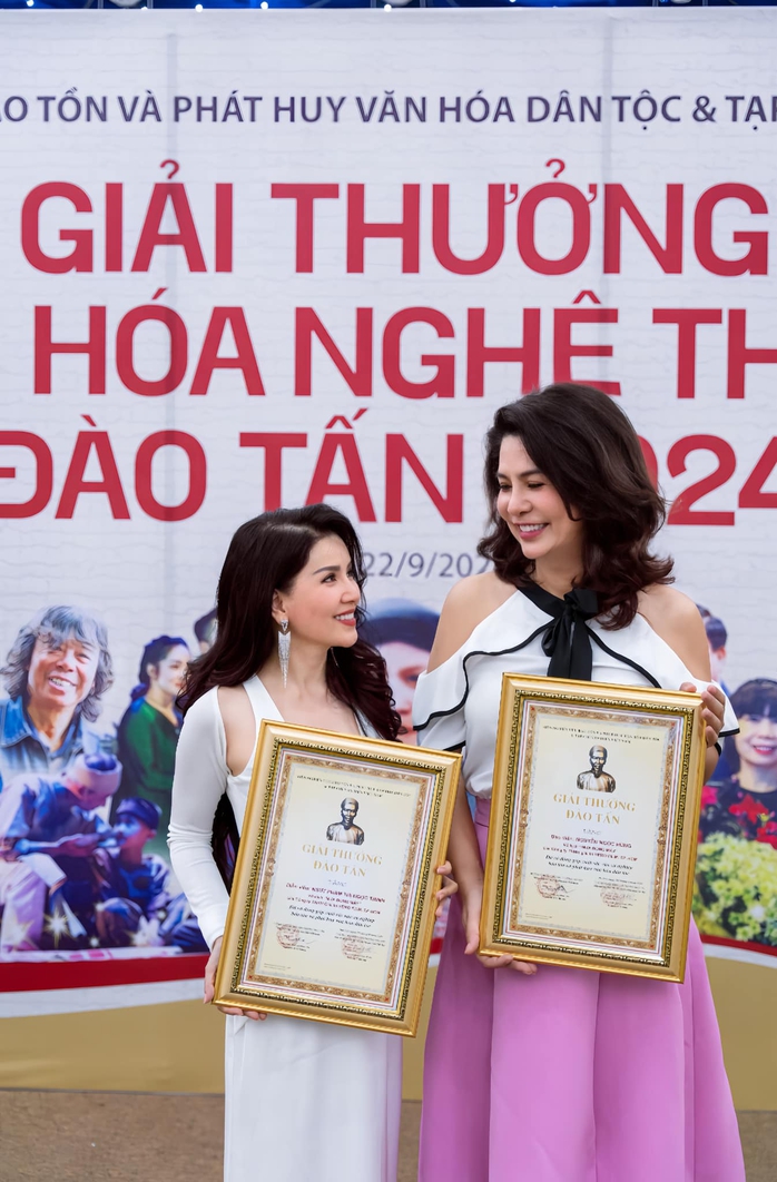 NSƯT Ngọc Trinh "Mùi ngò gai" qua đời, hưởng dương 52 tuổi- Ảnh 2. NSƯT Ngọc Trinh "Mùi ngò gai" qua đời, hưởng dương 52 tuổi- Ảnh 2.