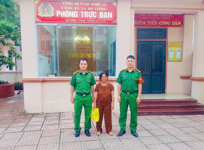 Công an giúp người phụ nữ đi lạc 500 km trong hơn 2 tháng về với gia đình - Ảnh 1.