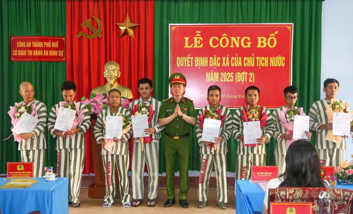 Đặc xá phạm nhân tại Huế nhân dịp Quốc khánh 2 - 9 năm 2025 - Ảnh 3. Đặc xá phạm nhân tại Huế nhân dịp Quốc khánh 2 - 9 năm 2025 - Ảnh 3.