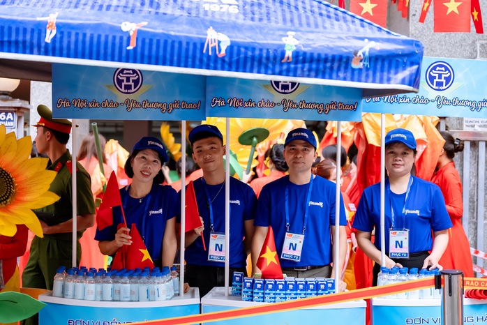 Gần 1 triệu sản phẩm Vinamilk tiếp sức cho đại lễ kỷ niệm 80 năm Quốc khánh 2-9- Ảnh 2. Gần 1 triệu sản phẩm Vinamilk tiếp sức cho đại lễ kỷ niệm 80 năm Quốc khánh 2-9- Ảnh 2.