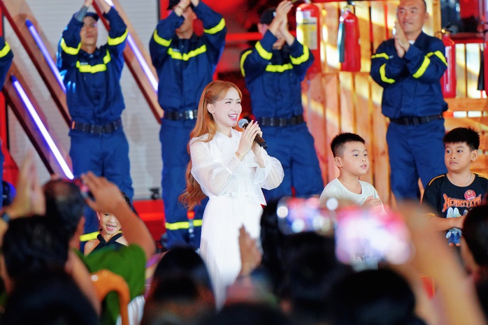 Hoà Minzy: "Tôi mong các anh lính cứu hoả lúc nào cũng thất nghiệp"

- Ảnh 1.