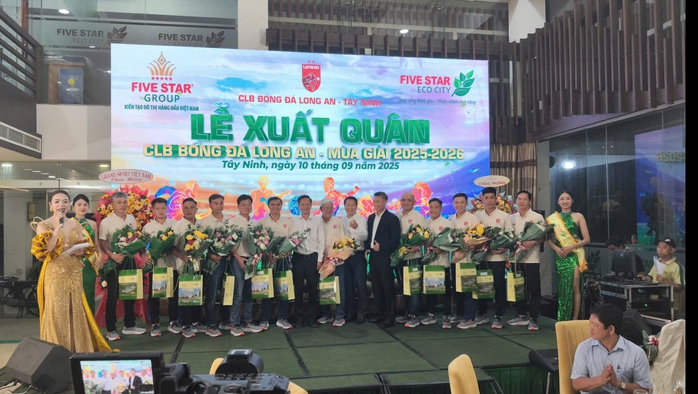 Cựu danh thủ Phan Văn Tài Em trở lại với trọng trách mới Tại CLB Bóng đá Long An - Ảnh 2.