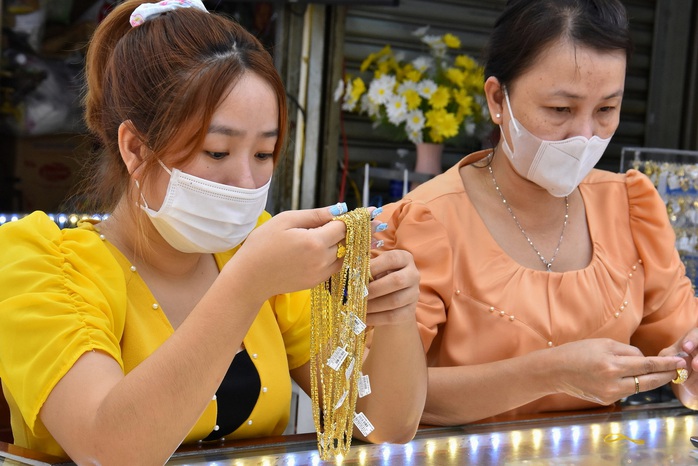 Giá vàng hôm nay 11-9: Tiếp tục đà giảm - Ảnh 1.