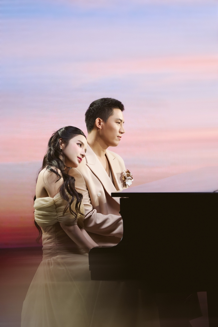 Anh Tú – LyLy với bản tình ca cho sự cam kết hôn nhân: Ngày ta có nhau
- Ảnh 1. Anh Tú – LyLy với bản tình ca cho sự cam kết hôn nhân: Ngày ta có nhau
- Ảnh 1.