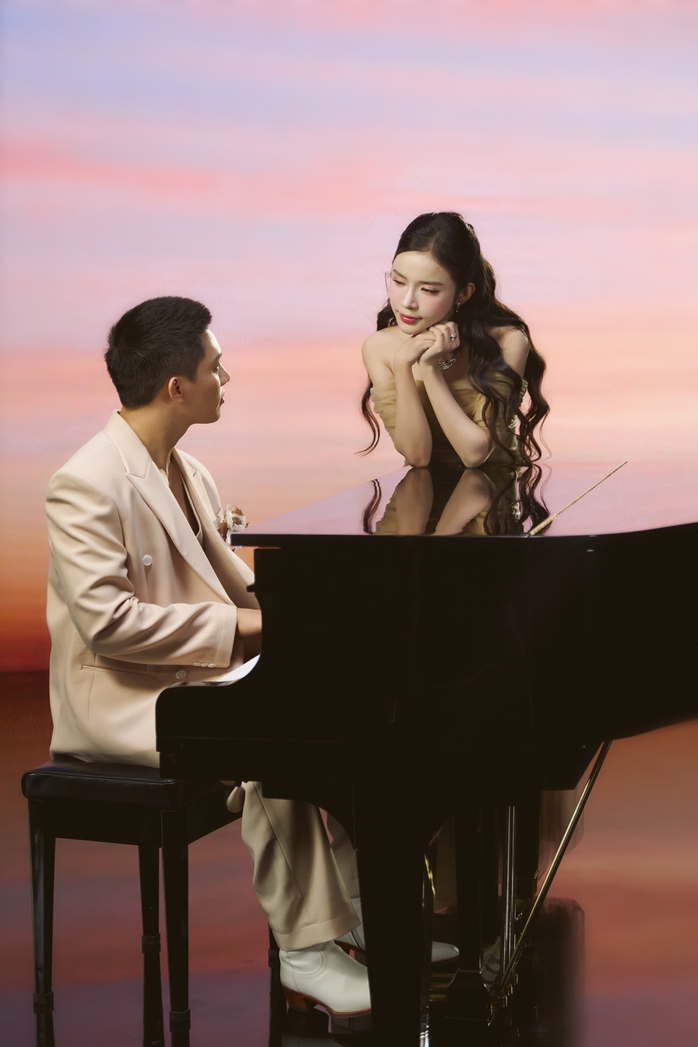 Anh Tú – LyLy với bản tình ca cho sự cam kết hôn nhân: Ngày ta có nhau
- Ảnh 3. Anh Tú – LyLy với bản tình ca cho sự cam kết hôn nhân: Ngày ta có nhau
- Ảnh 3.