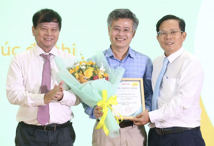 Trao giải cuộc thi“Lắng nghe người dân hiến kế”lần 6: Sáng tạo ý tưởng,lan tỏa trách nhiệm công dân - Ảnh 1. Trao giải cuộc thi“Lắng nghe người dân hiến kế”lần 6: Sáng tạo ý tưởng,lan tỏa trách nhiệm công dân - Ảnh 1.