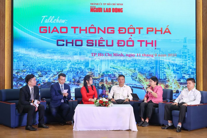 Tìm giải pháp giao thông cho siêu đô thị - Ảnh 1. Tìm giải pháp giao thông cho siêu đô thị - Ảnh 1.